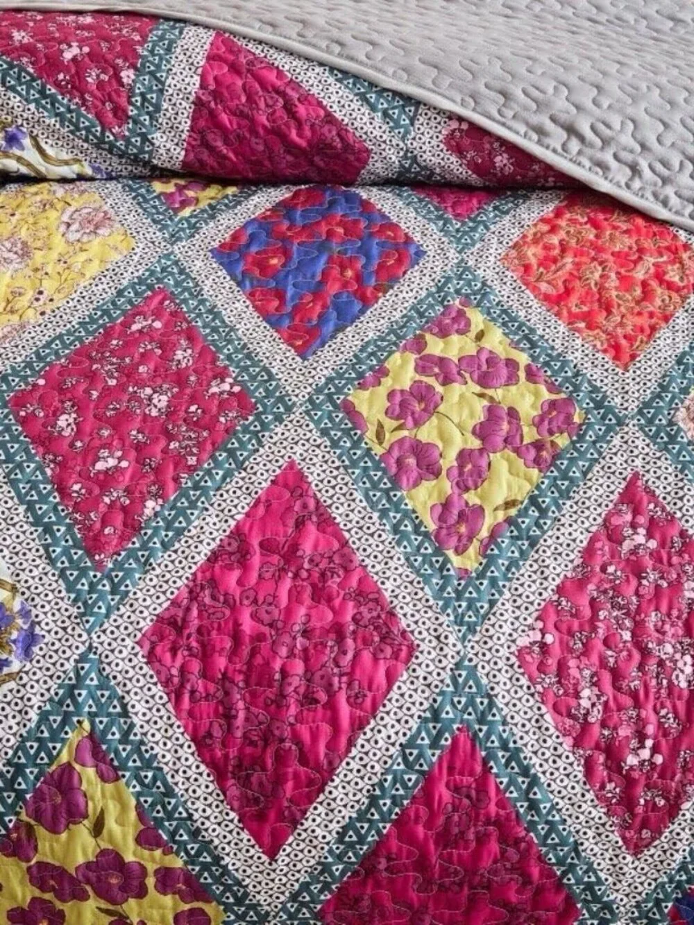 Queen Size Patchwork Quilt Set Boho Floral Geometric Bedspread Coverlet Soft Mic